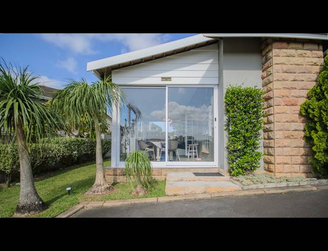 3 BEDROOM TOWNHOUSE FOR SALE IN SHELLY BEACH